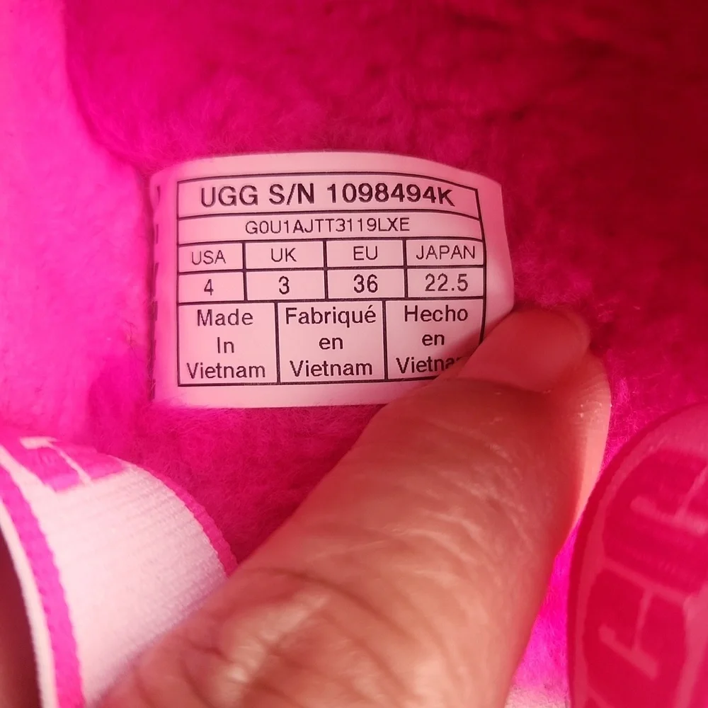 UGG VIBRANT PINK FUZZY SLIPPERS Size 4. - Picture 8 of 9